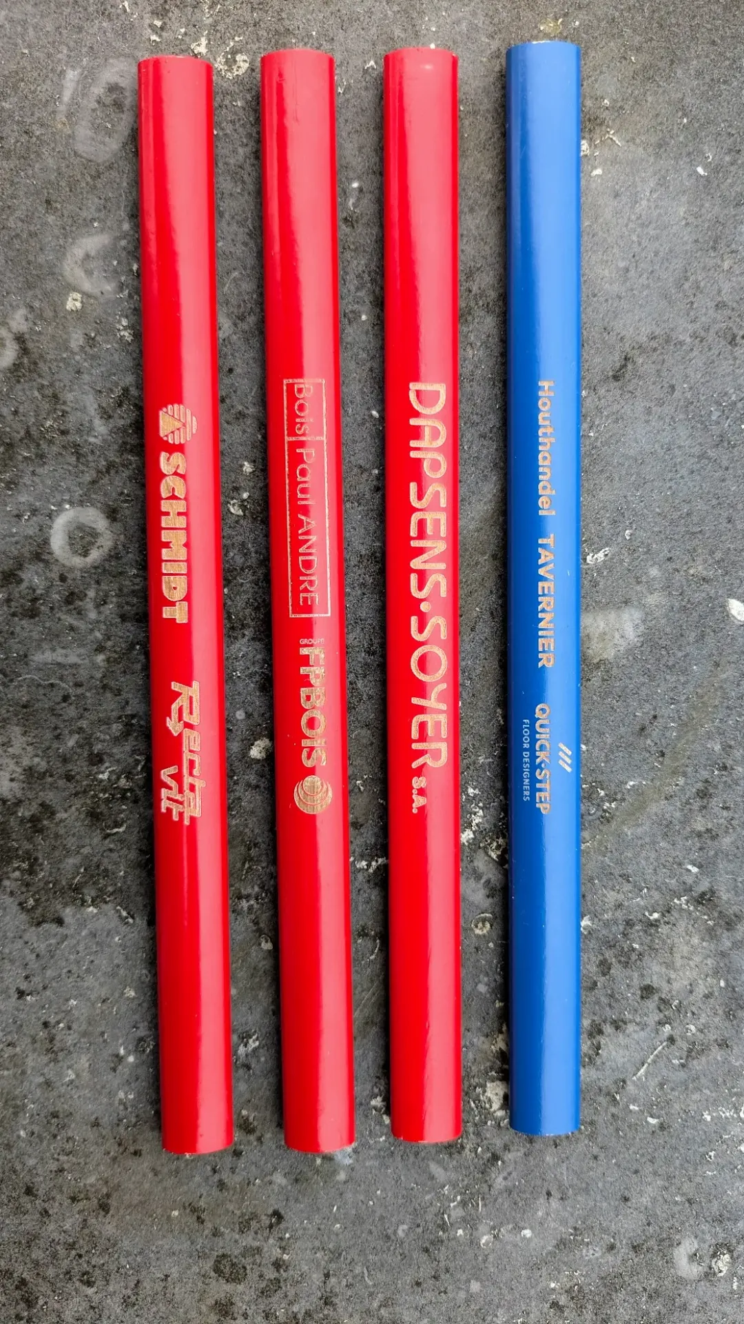 Carpenter  crayons de charpentier + gravure 70x8mm